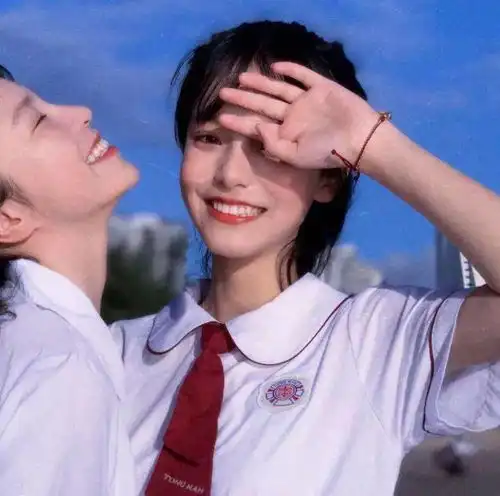 是喜欢的闺蜜头像呀
