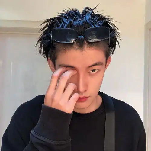 动画情头感觉自己终于不是女装大佬了
