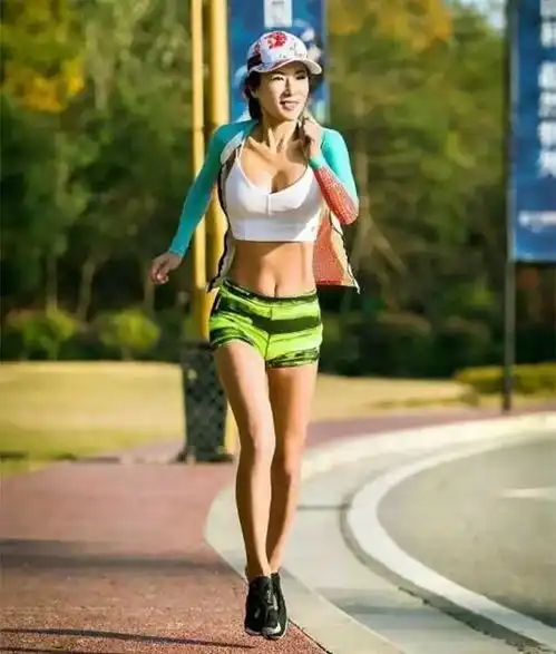 50岁辣妈容貌身材似少女,有何秘诀
