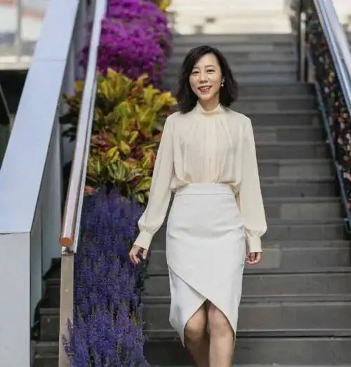 50岁女人怎么穿不显老不扮嫩的4个公式,照着用就时髦减龄
