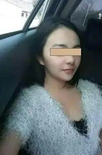 顶风作案,95后女主播直播被捕,原来她叫雪梨枪
