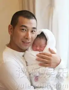 赵文卓喜得儿子取名赵子龙全家福曝光
