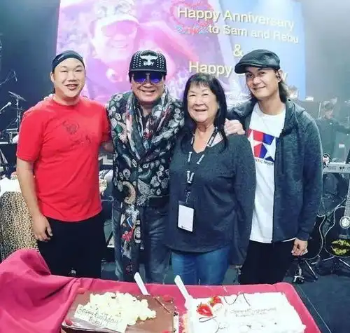 恭喜香港歌神许冠杰小儿子为女儿举行百日宴首个孙女超可爱
