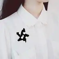 穿白衬衣,领口有朵黑色花的只露脖子的情侣头像
