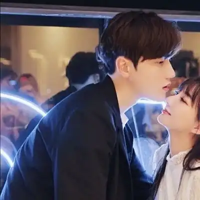 真人情侣头像一别两宽,各生欢喜
