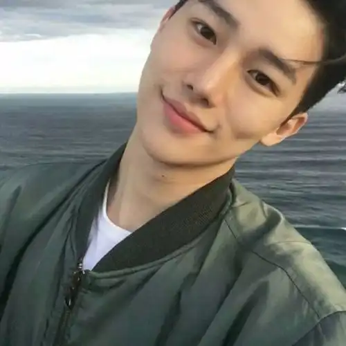 阳光男生头像做你老公
