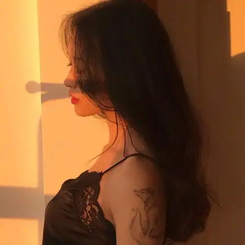 局部性感女生头像
