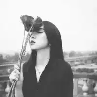 女黑白头像高冷图片微信头像图片大全
