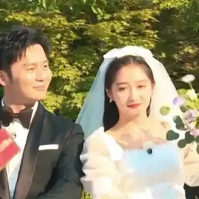 关晓彤身穿婚纱美如仙,结婚对象李晨表情亮了,太真实了吧
