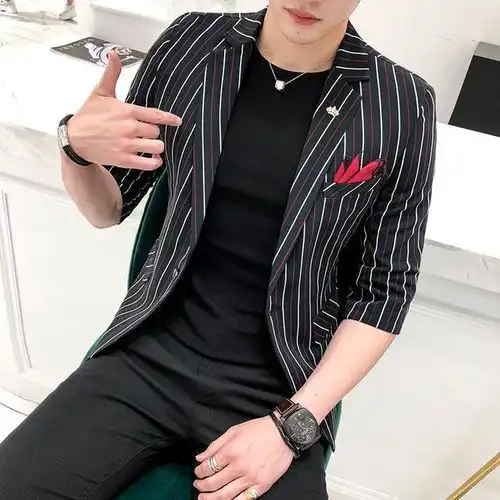 男人30岁尽量少穿运动服,春季换上小西服,简单干练还帅气
