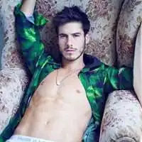 美国成熟男人qq头像
