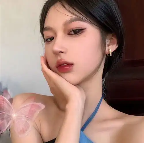 招桃花温柔小众真人女生头像320
