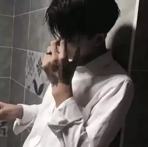 异性聊微信对方频繁发5个字,证明他自始至终没看上你
