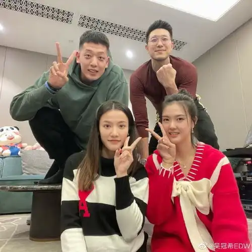 1米93女排姑娘张常宁结婚,2017年男友看她拄拐上楼一见钟情
