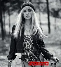 性感女王李孝利复出歌坛黑白大片烟熏魅惑造型火辣撩人
