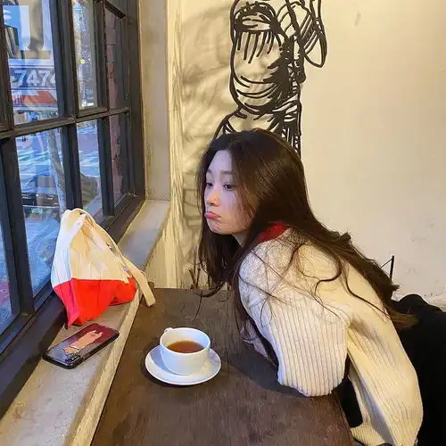 每次看到女爱豆的ins生活照都让我觉得当美女真好哦
