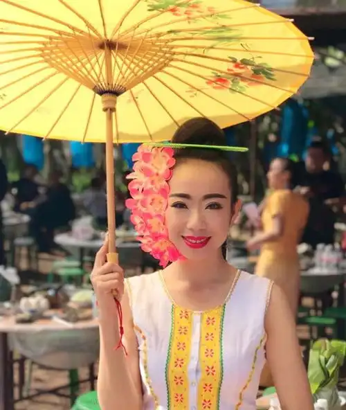 攀枝花盛开的季节,水做的女人风情万种,请跟我一起去寻觅芳踪
