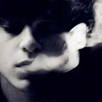 灰色男生抽烟伤感头像,抽的是寂寞,抽的是孤独
