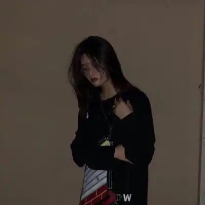 侧脸头像女漂亮气质微信头像侧脸女唯美2020款
