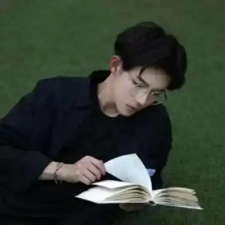 霸气头像男生,超拽的神情一看就是牛气
