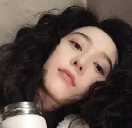 范冰冰十天不洗头会发臭吗李晨嘴上说没有但反应就相当耐人寻味了

