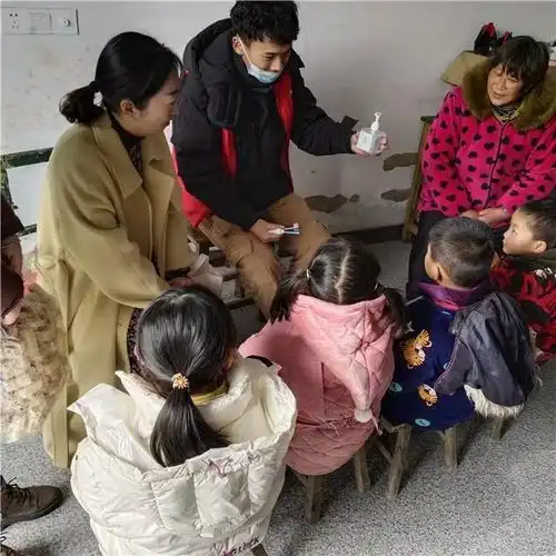 暖冬在行动关爱留守娃盱眙县仇集中心幼儿园开展关爱留守儿童活动
