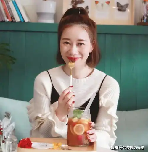 丸子头过时了2020正火的短发苹果头,谭松韵马思纯都在扎
