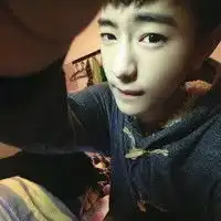 可爱男生头像惹你红唇
