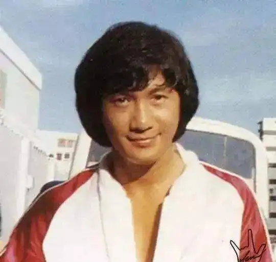 他是李小龙后的票房保证,11年7夺冠,战绩超成龙周润发
