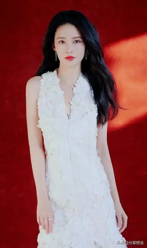 李沁明星壁纸56
