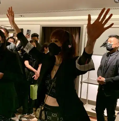 57岁张曼玉中环打碟已瘦出腹肌,郭富城谢霆锋紧跟节奏略显呆萌
