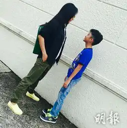 组图张柏芝抱恙为大儿子庆生两儿子扮鬼脸超萌
