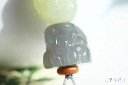 和田玉小财神与招财童子两者对比分析,帮助您选择最适合的招财吉祥物
