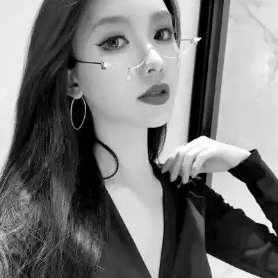 黑白女头像伤感高冷丧黑白系超酷女头
