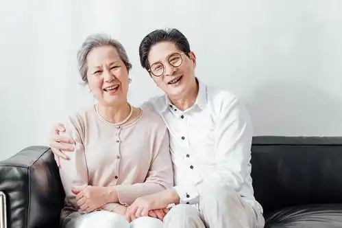 68岁男人哭诉保姆变老伴后,没了40万积蓄和一套房子,我怕了
