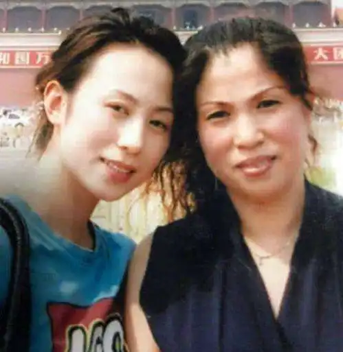 38岁马丽在母亲节当妈,嫁给90后老公的她,如何活得这么幸福
