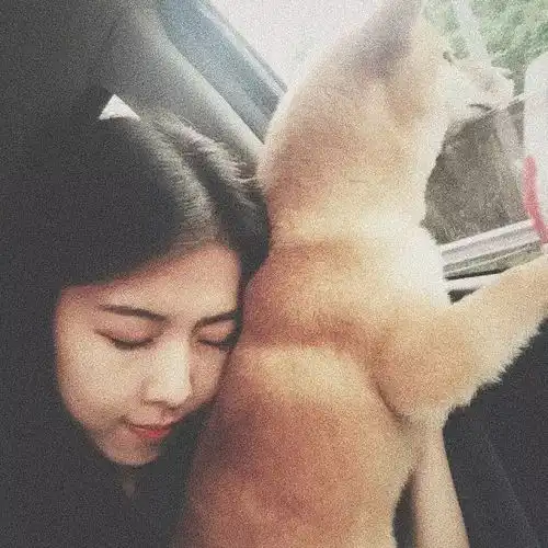 92年姑娘画了一群无脸人,却让百万人为之倾倒
