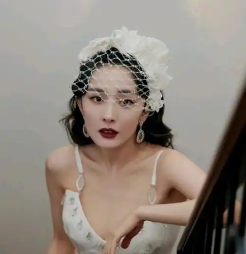 央视照妖镜来袭,离开精修图的明星打回原形李现鹿晗李晨上榜
