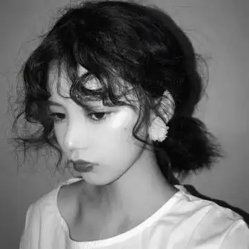 高冷黑白韩系女生头像
