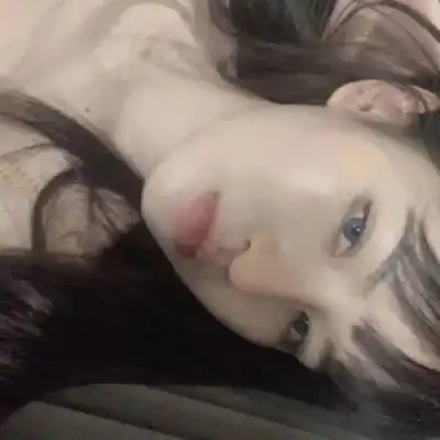 孤独伤感女头像俗不可耐的小青春
