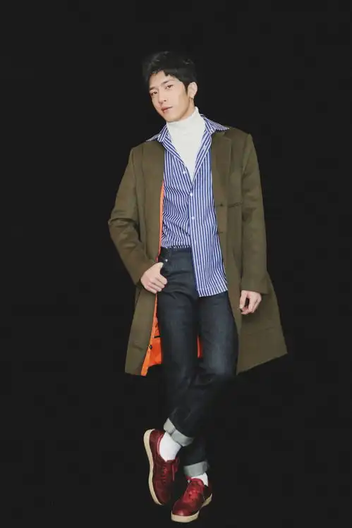 井柏然出席某品牌活动演绎初冬穿搭的正确打开方式
