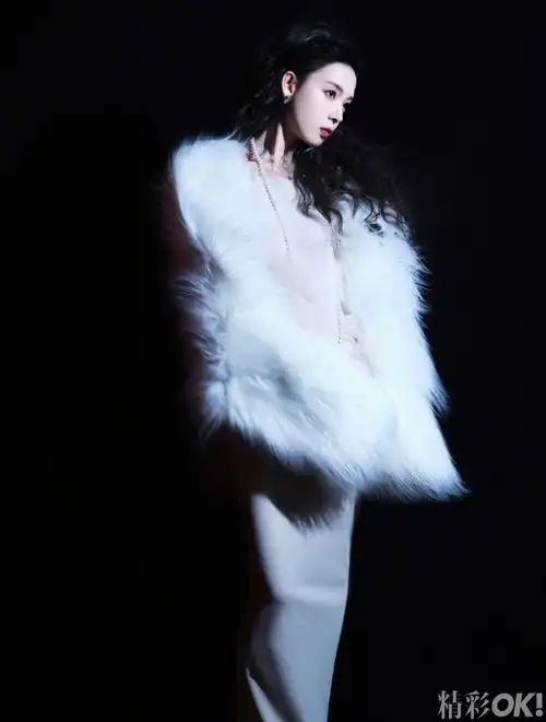 陈瑶羊毛卷配红唇复古优雅风情万种
