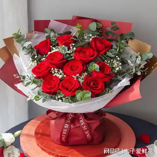 11朵玫瑰适合送什么人什么情况下可以送11朵玫瑰
