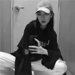 很火的句子在盖世英雄还没出现之前,你要爱自己多一点
