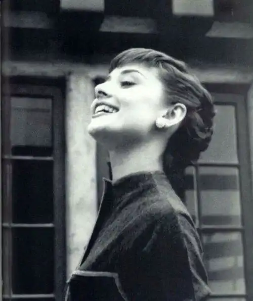 有没有什么好看的小姐姐的壁纸,并且让人看上去不是为了看胸和腿,只是单纯看她的美的
