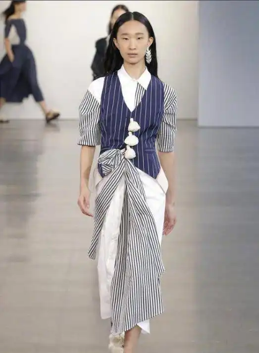林永健假女儿被评为亚洲最美女人,网友却质疑西方丑化中国女孩
