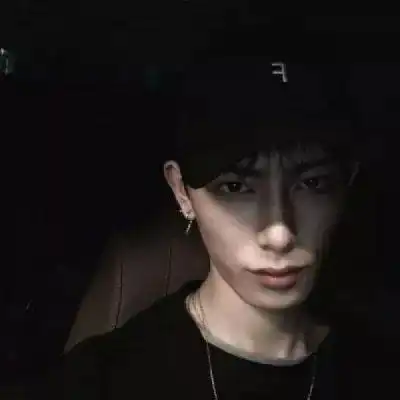 qq头像伤感的男生头像,性子冷淡倔强的不回头
