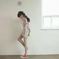 女生头像全身坐着霸气女生盘腿坐头像
