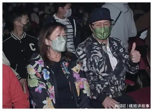 梁咏琪5年后再开演唱会,丈夫女儿现身,成龙刘德华送花篮排面足
