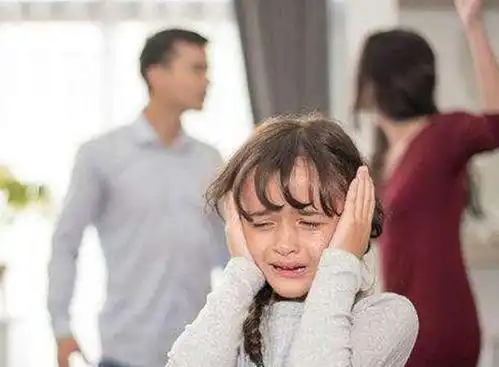 女性专用公交上出现色狼,女孩差点落入魔掌,女性公交该实行吗
